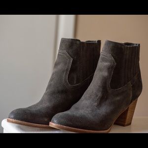 Women's Dolce Vita Juti suede ankle boots size 11